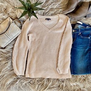 ❤️ EUC American Eagle limited v neck tie sleeve